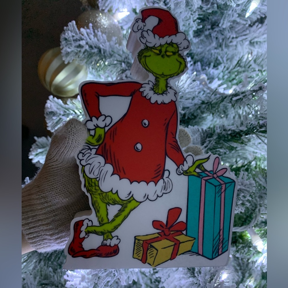 SOLD🚫The Grinch Holiday Decor for Wall or Table - Picture 11 of 11